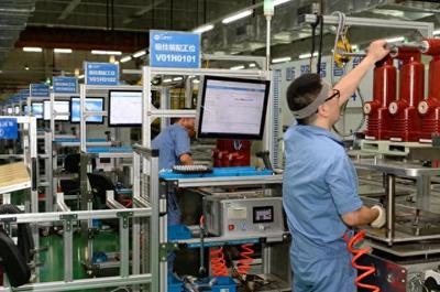 聚焦服務(wù)賦能，共促產(chǎn)業(yè)升級(jí)——區(qū)委書(shū)記于勇走訪上海電器股份人民電器廠調(diào)研企業(yè)技術(shù)服務(wù)與“服務(wù)包”制度落實(shí)